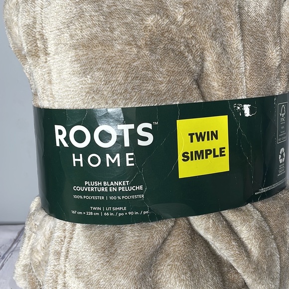 Roots Twin Sized Soft Fleece Blanket - Picture 2 of 4